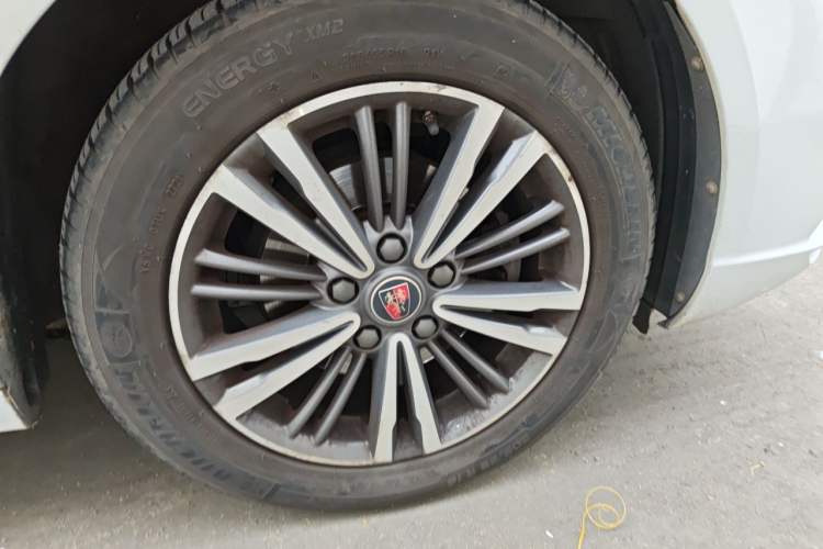Used Roewe i5 2019 1.5L Manual 4G Connect Leehao Flagship Edition Right Front Wheel Hub