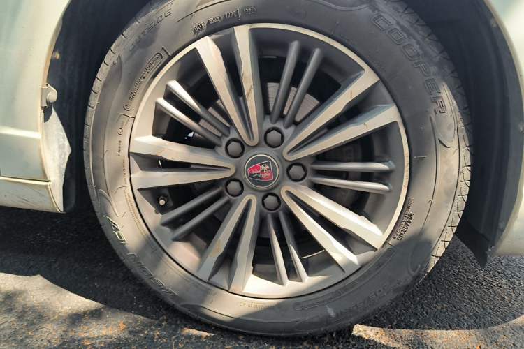 Used Roewe i5 2019 1.5L Automatic 4G Connected Langhao Edition Right Front Wheel Hub