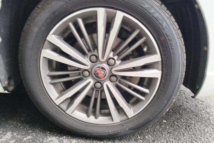 Used Roewe i5 2019 1.5L Automatic 4G Connected Langhao Edition Right Front Wheel Hub