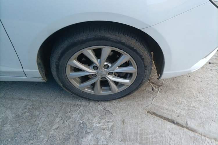 Used Roewe i5 2019 1.5L Manual 4G Connected Langyue Edition Right Front Wheel Hub