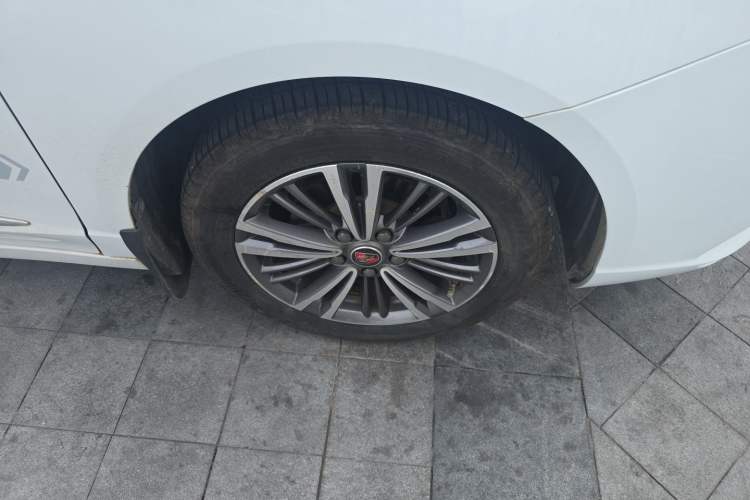 Used Roewe i5 2019 1.5L Automatic 4G Connected Langhao Edition Right Front Wheel Hub