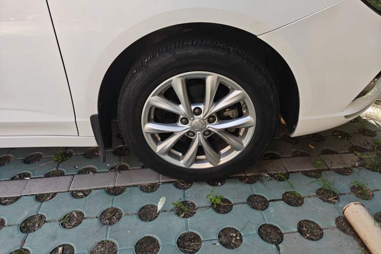 Used Roewe i5 2019 1.5L Automatic 4G Connected Linghao Edition Right Front Wheel Hub