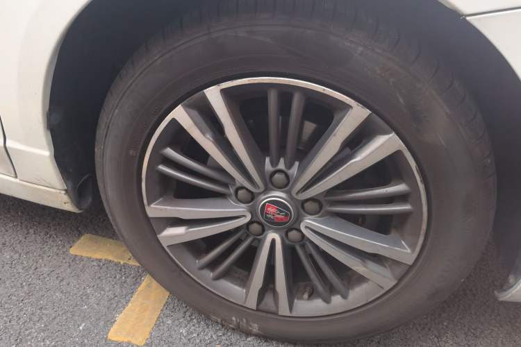 Used Roewe i5 2019 1.5L Manual 4G Connectable Langhao Edition Right Front Wheel Hub