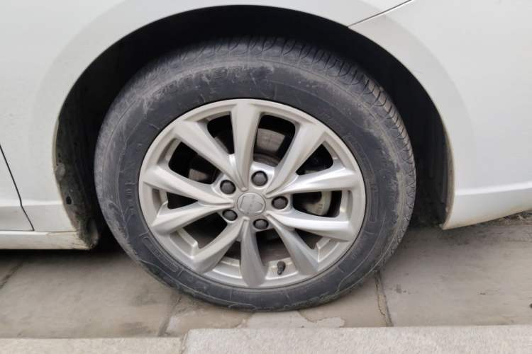 Used Roewe i5 2019 1.5L Automatic 4G Connected Linghao Edition Right Front Wheel Hub