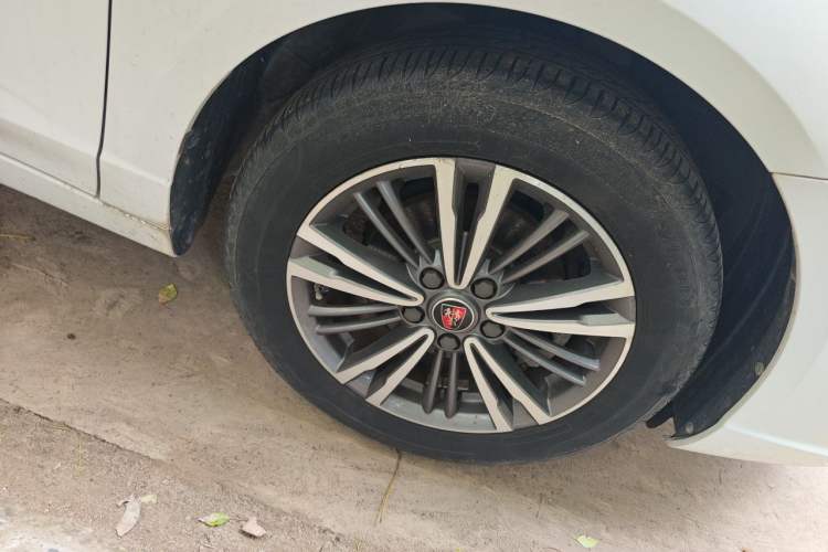 Used Roewe i5 2019 1.5L Automatic 4G Connected Langhao Edition Right Front Wheel Hub