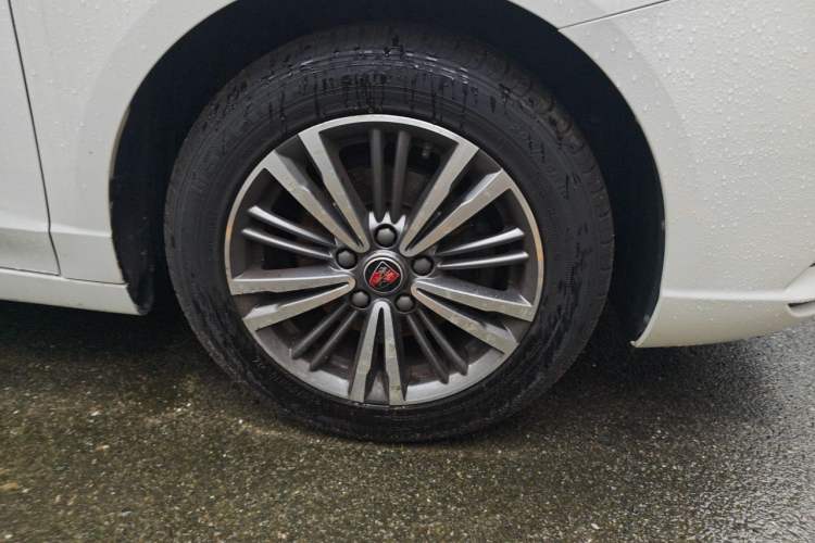 Used Roewe i5 2019 1.5L Manual 4G Connectable Langhao Edition Right Front Wheel Hub
