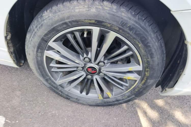 Used Roewe i5 2019 1.5L Automatic 4G Connected Linghao Flagship Edition Right Front Wheel Hub