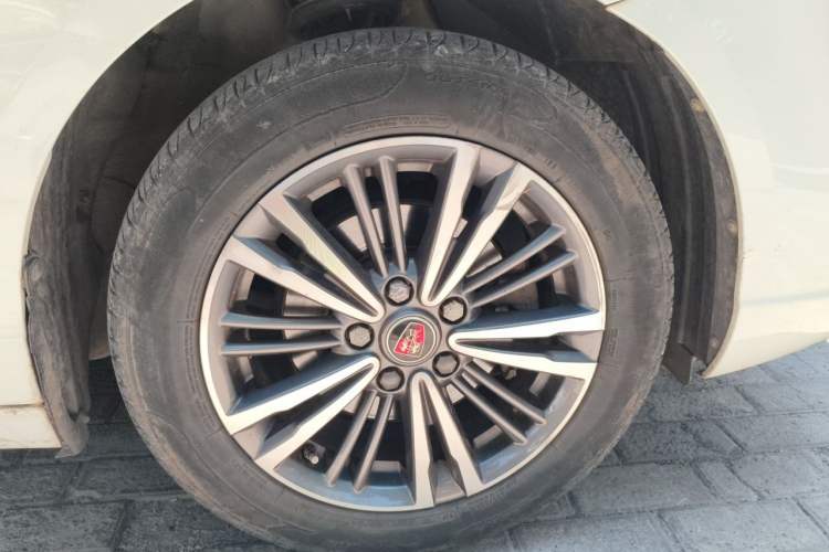Used Roewe i5 2019 1.5L Manual 4G Connectable Langhao Edition Right Front Wheel Hub
