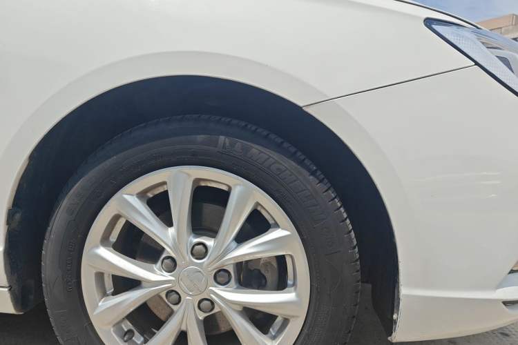 Used Roewe i5 2019 1.5L Automatic 4G Connected Langyue Edition Right Front Wheel Hub
