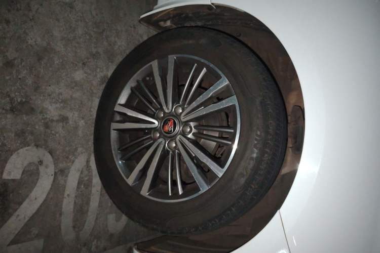 Used Roewe i5 2019 1.5L Manual 4G Connectable Langhao Edition Right Front Wheel Hub