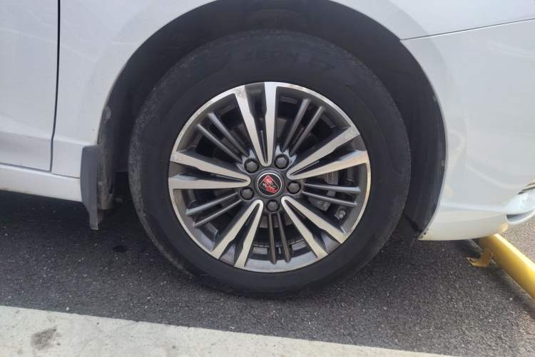 Used Roewe i5 2019 1.5L Automatic 4G Connected Langhao Edition Right Front Wheel Hub