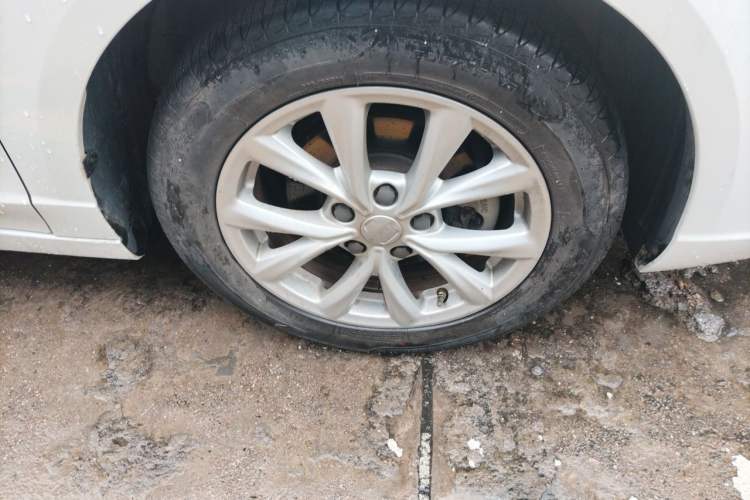 Used Roewe i5 2019 1.5L Automatic 4G Connected Linghao Edition Right Front Wheel Hub