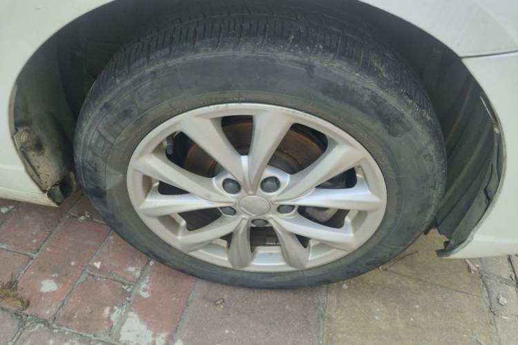 Used Roewe i5 2019 1.5L Automatic 4G Connected Langyue Edition Right Front Wheel Hub