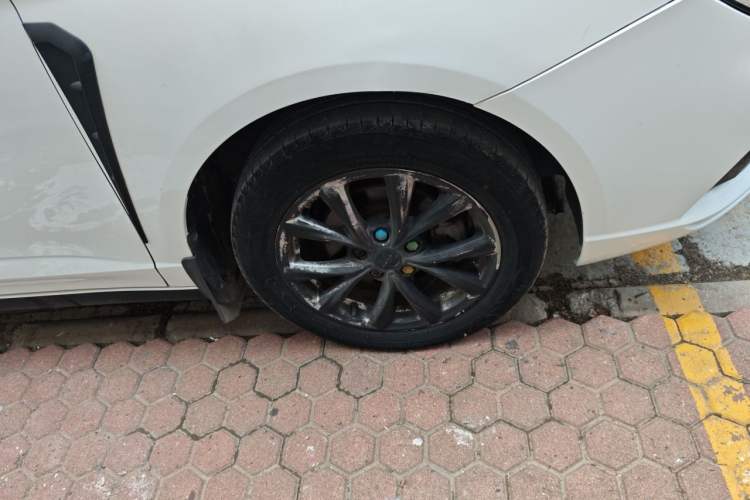 Used Roewe i5 2019 1.5L Automatic 4G Connected Langyue Edition Right Front Wheel Hub