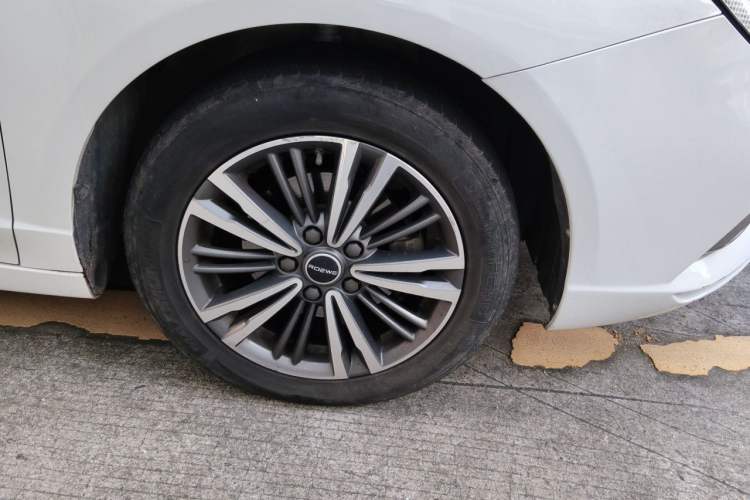 Used Roewe i5 2019 1.5L Automatic 4G Connected Langhao Edition Right Front Wheel Hub