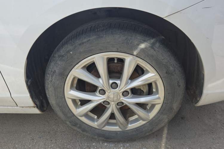 Used Roewe i5 2019 1.5L Automatic 4G Connected Linghao Edition Right Front Wheel Hub