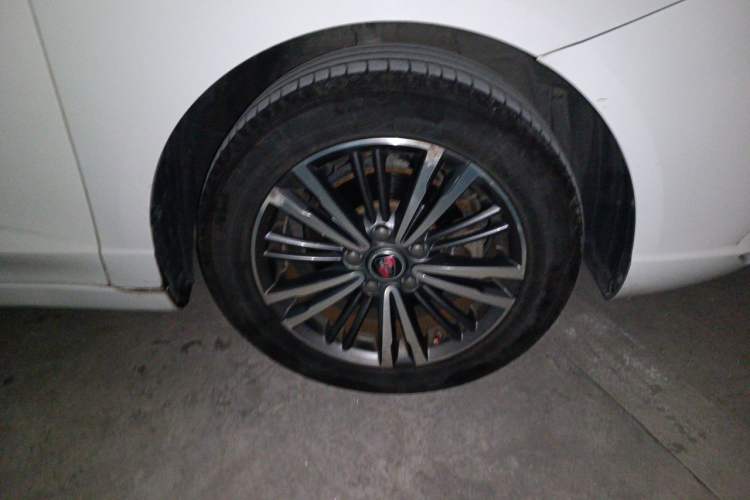Used Roewe i5 2019 1.5L Automatic 4G Connected Langhao Edition Right Front Wheel Hub