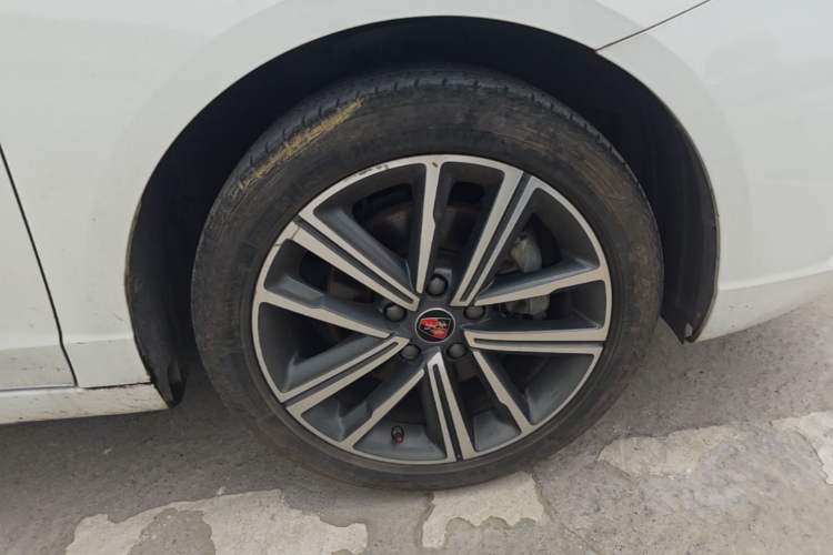 Used Roewe i5 2019 20T Automatic 4G Connected Supercharged Flagship Edition Right Front Wheel Hub