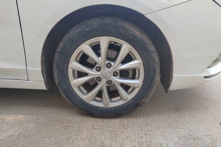 Used Roewe i5 2019 1.5L Automatic 4G Connected Linghao Edition Right Front Wheel Hub