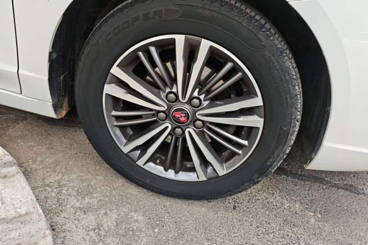 Used Roewe i5 2019 1.5L Manual 4G Connect Leehao Flagship Edition Right Front Wheel Hub