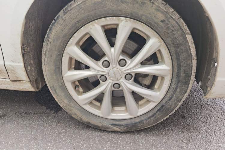 Used Roewe i5 2019 1.5L Automatic 4G Connected Langyue Edition Right Front Wheel Hub