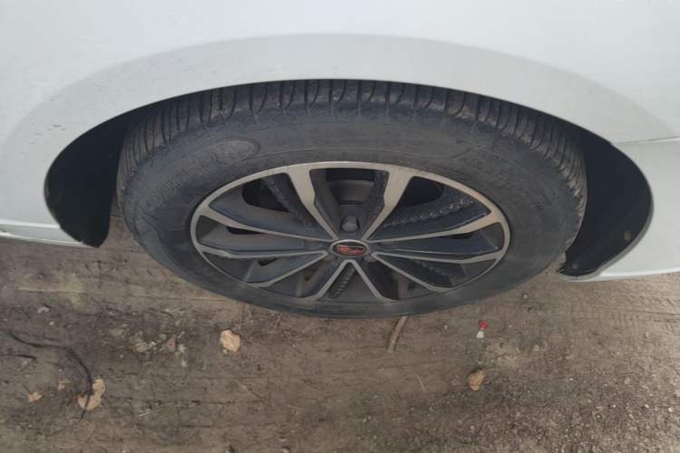 Used Roewe i5 2019 1.5L Automatic 4G Connected Langhao Edition Right Front Wheel Hub