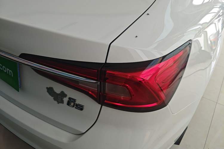 Used Roewe i5 2019 1.5L Automatic 4G Connected Langhao Edition Right Rear Taillight