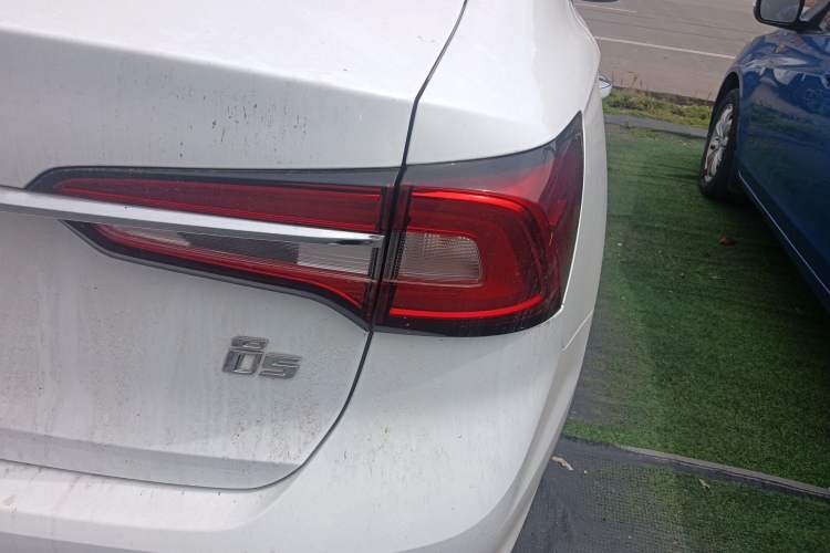 Used Roewe i5 2019 1.5L Manual 4G Connectable Langhao Edition Right Rear Taillight