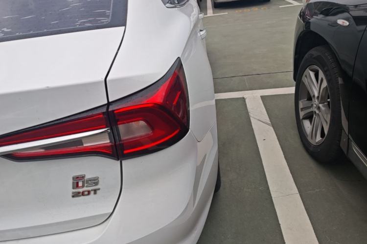 Used Roewe i5 2019 20T Automatic SmartConnect Luxury Prestige Edition Right Rear Taillight