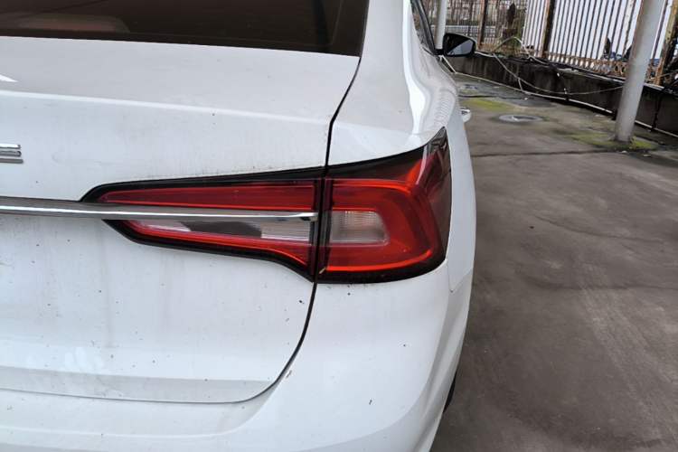 Used Roewe i5 2019 1.5L Automatic 4G Connected Langhao Edition Right Rear Taillight