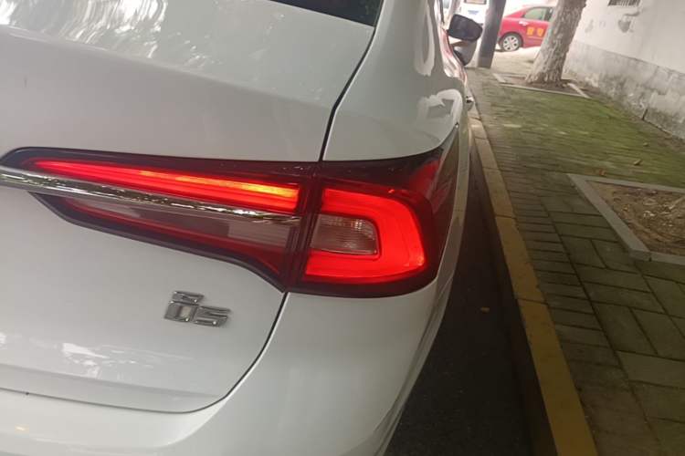 Used Roewe i5 2019 1.5L Automatic 4G Connected Langhao Edition Right Rear Taillight