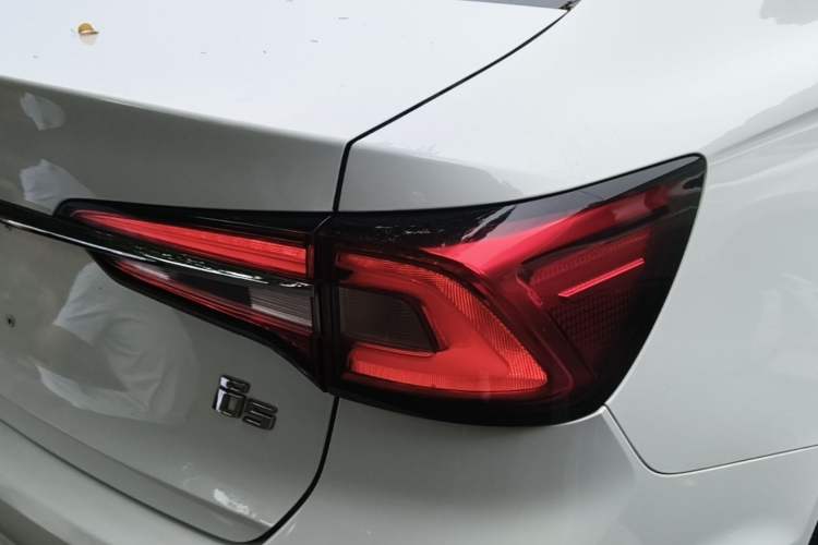 Used Roewe i5 2019 1.5L Automatic 4G Connected Langhao Edition Right Rear Taillight