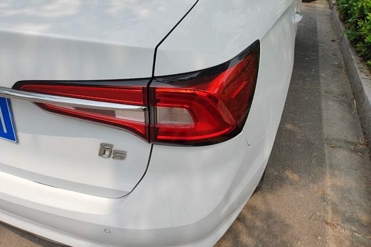Used Roewe i5 2019 1.5L Automatic 4G Connected Langhao Edition Right Rear Taillight