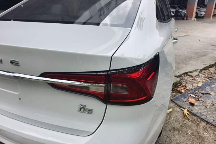 Used Roewe i5 2019 1.5L Automatic 4G Connected Linghao Flagship Edition Right Rear Taillight