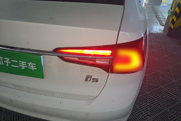 Used Roewe i5 2019 1.5L Automatic 4G Connected Langyue Edition Right Rear Taillight