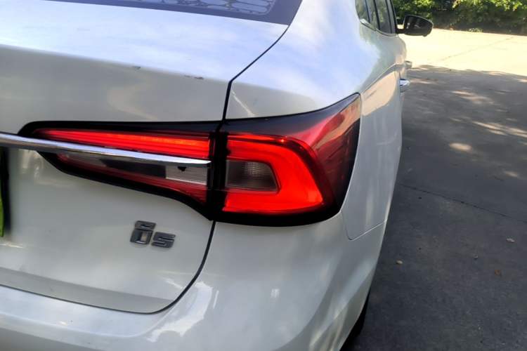 Used Roewe i5 2019 1.5L Automatic 4G Connected Langhao Edition Right Rear Taillight