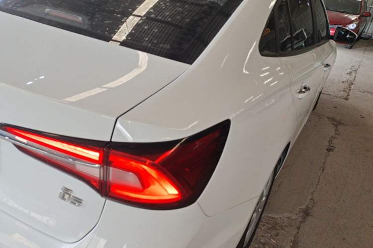 Used Roewe i5 2019 1.5L Manual 4G Connect Luxury Edition Right Rear Taillight