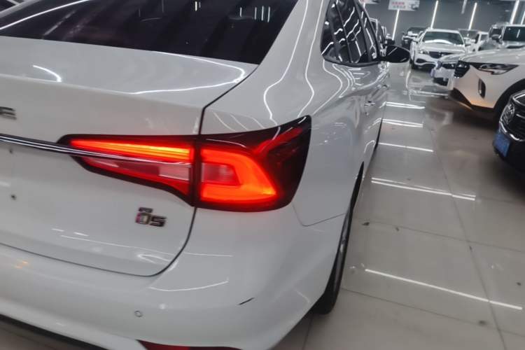 Used Roewe i5 2019 1.5L Automatic 4G Connected Linghao Edition Right Rear Taillight