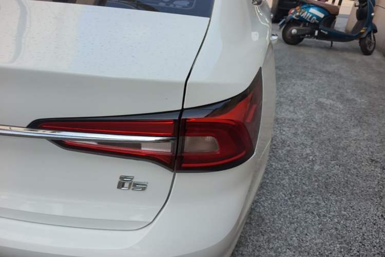 Used Roewe i5 2019 1.5L Automatic 4G Connected Langhao Edition Right Rear Taillight