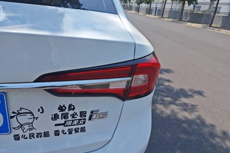 Used Roewe i5 2019 1.5L Automatic 4G Connected Langhao Edition Right Rear Taillight
