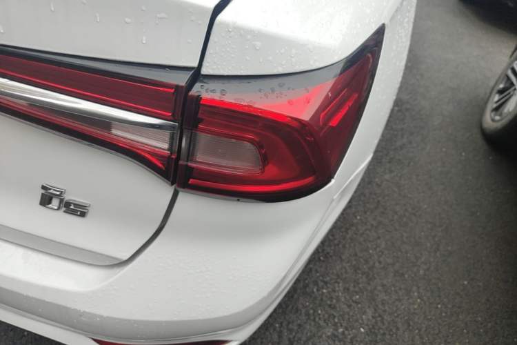 Used Roewe i5 2019 1.5L Automatic 4G Connected Langyue Edition Right Rear Taillight