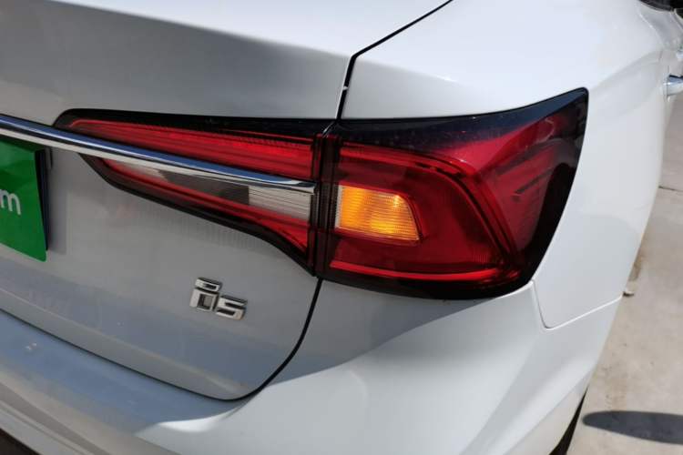 Used Roewe i5 2019 1.5L Manual 4G Connect Leehao Flagship Edition Right Rear Taillight