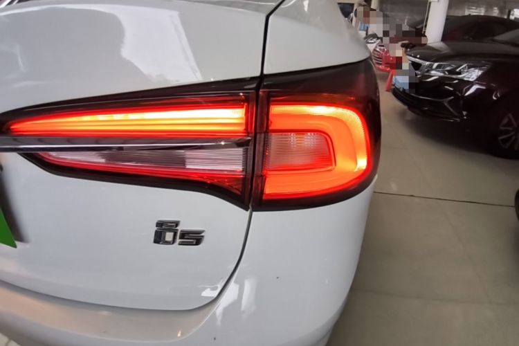 Used Roewe i5 2019 1.5L Manual 4G Connectable Langhao Edition Right Rear Taillight