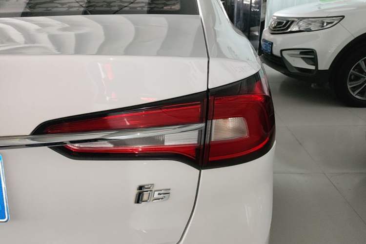Used Roewe i5 2019 1.5L Automatic 4G Connected Langhao Edition Right Rear Taillight