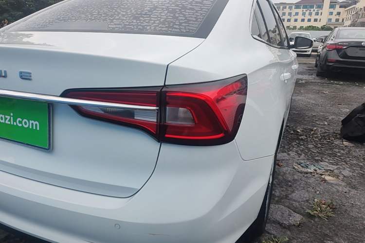 Used Roewe i5 2019 1.5L Automatic 4G Connected Langyue Edition Right Rear Taillight