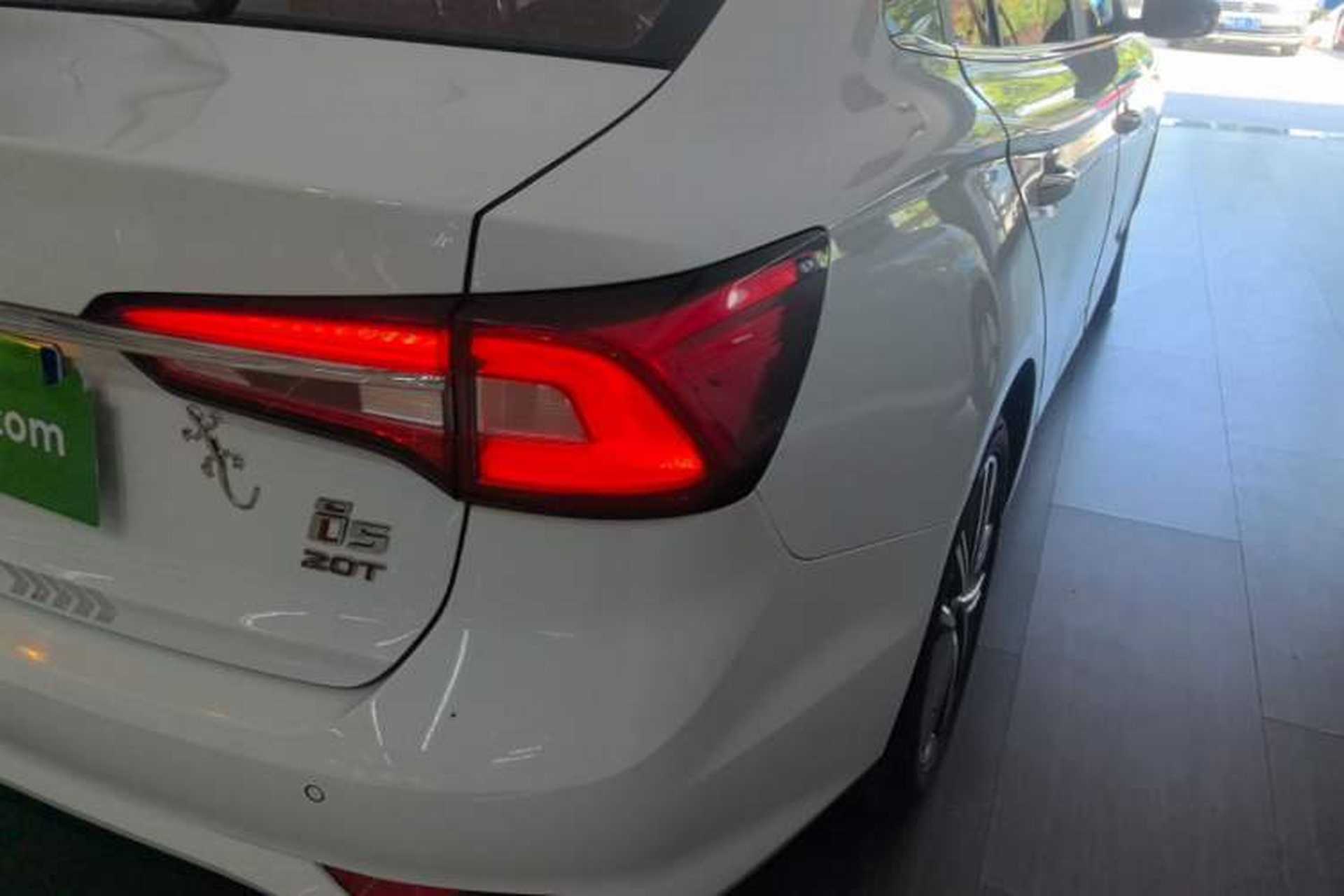 Used Roewe i5 2019 20T Automatic 4G Connected Supercharged Flagship Edition Right Rear Taillight