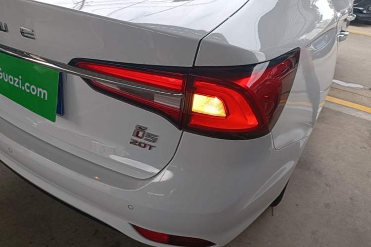 Used Roewe i5 2019 20T Automatic 4G Connected Supercharged Flagship Edition Right Rear Taillight