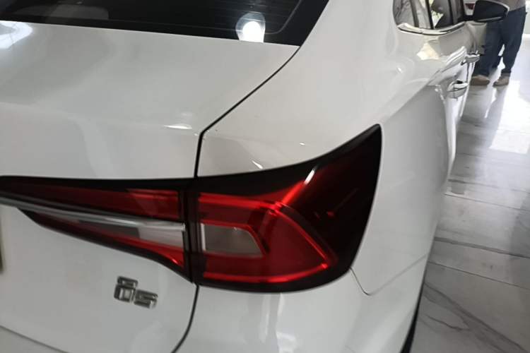Used Roewe i5 2019 1.5L Automatic 4G Connected Linghao Flagship Edition Right Rear Taillight