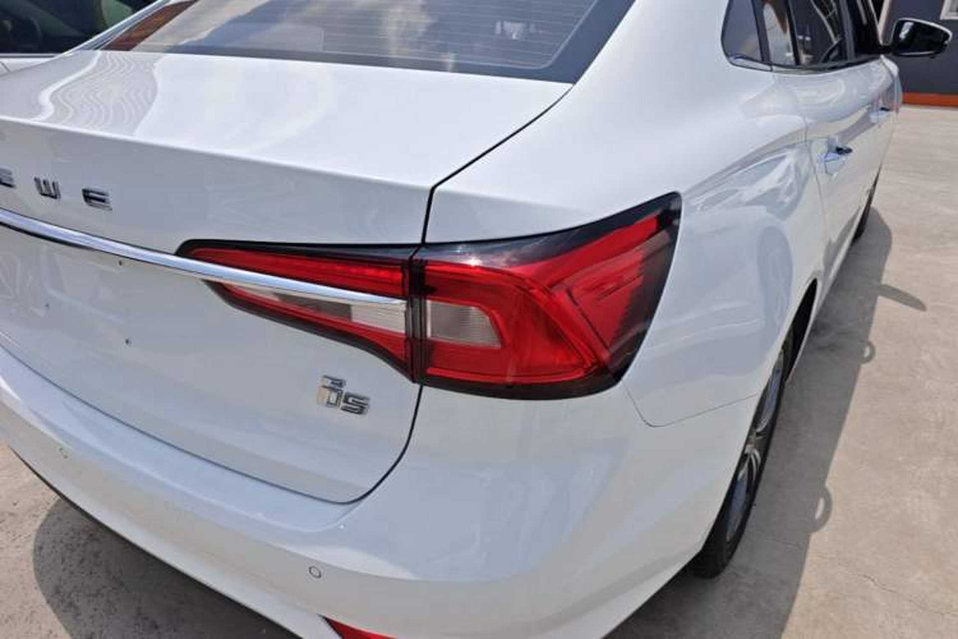 Used Roewe i5 2019 1.5L Automatic 4G Connected Linghao Flagship Edition Right Rear Taillight