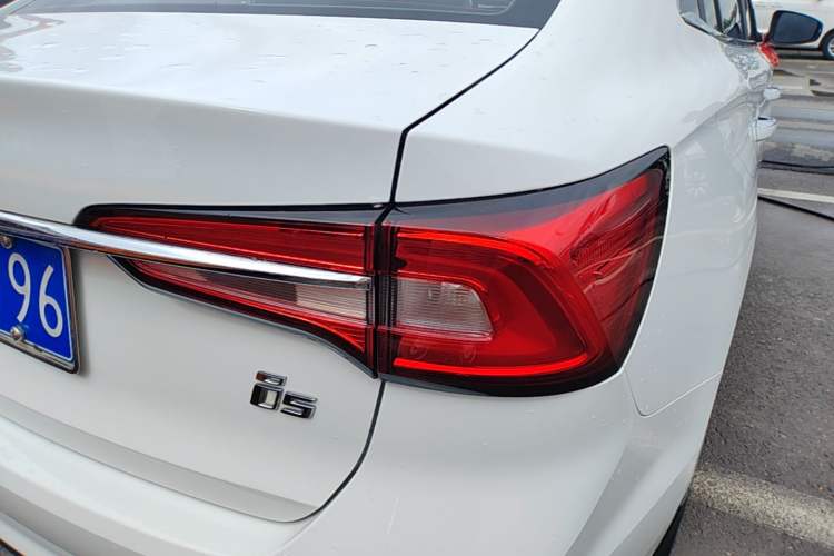 Used Roewe i5 2019 1.5L Automatic 4G Connected Linghao Edition Right Rear Taillight